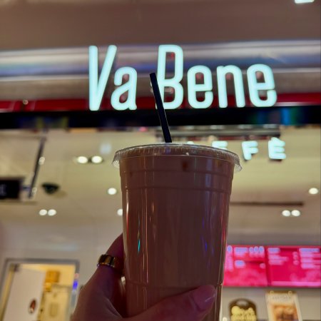 Va Bene Instagram Photo: 📍Va Bene @ the Cosmopolitan 
-iced caramel latte 7/10

#nevada #cosmopolitanvegas #vabene #vabbè #vegas